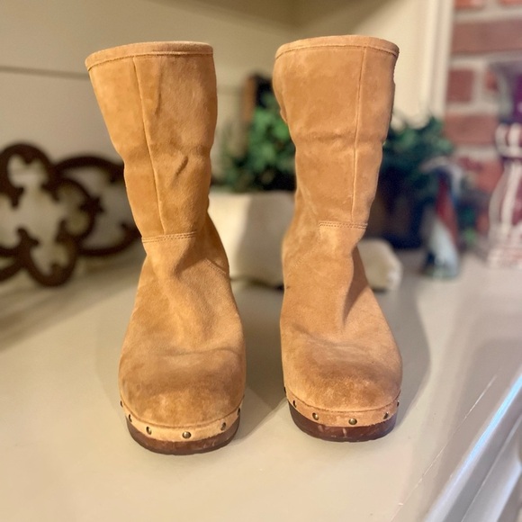 UGG Lynnea Stud Shearling Lined Clog Tan Leather Heel Ankle Boots Size 6 Boho - Picture 8 of 16